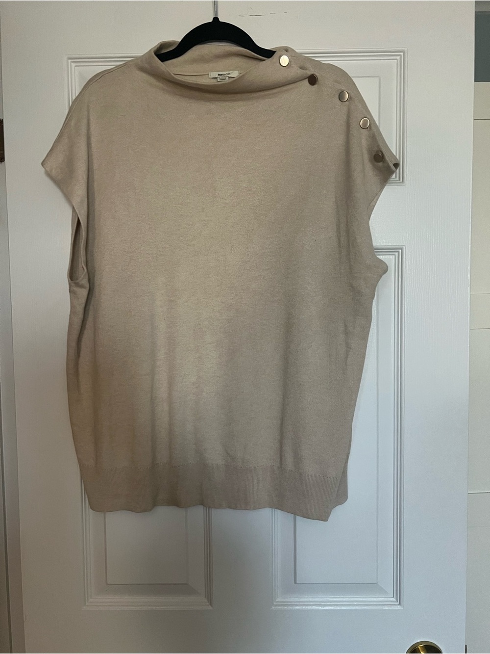 RW&CO. Sleeveless Button-Neck Knit Top in Beige